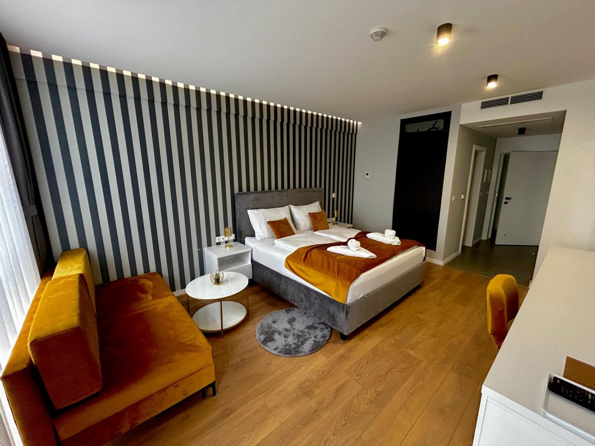 Hotel Gold Jet Bihać Esterno foto