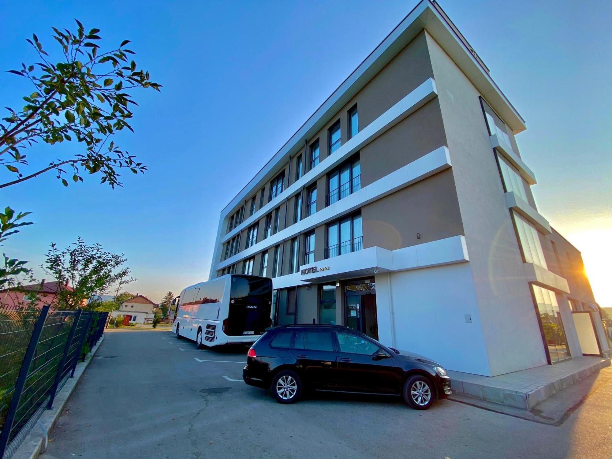 Hotel Gold Jet Bihać Esterno foto