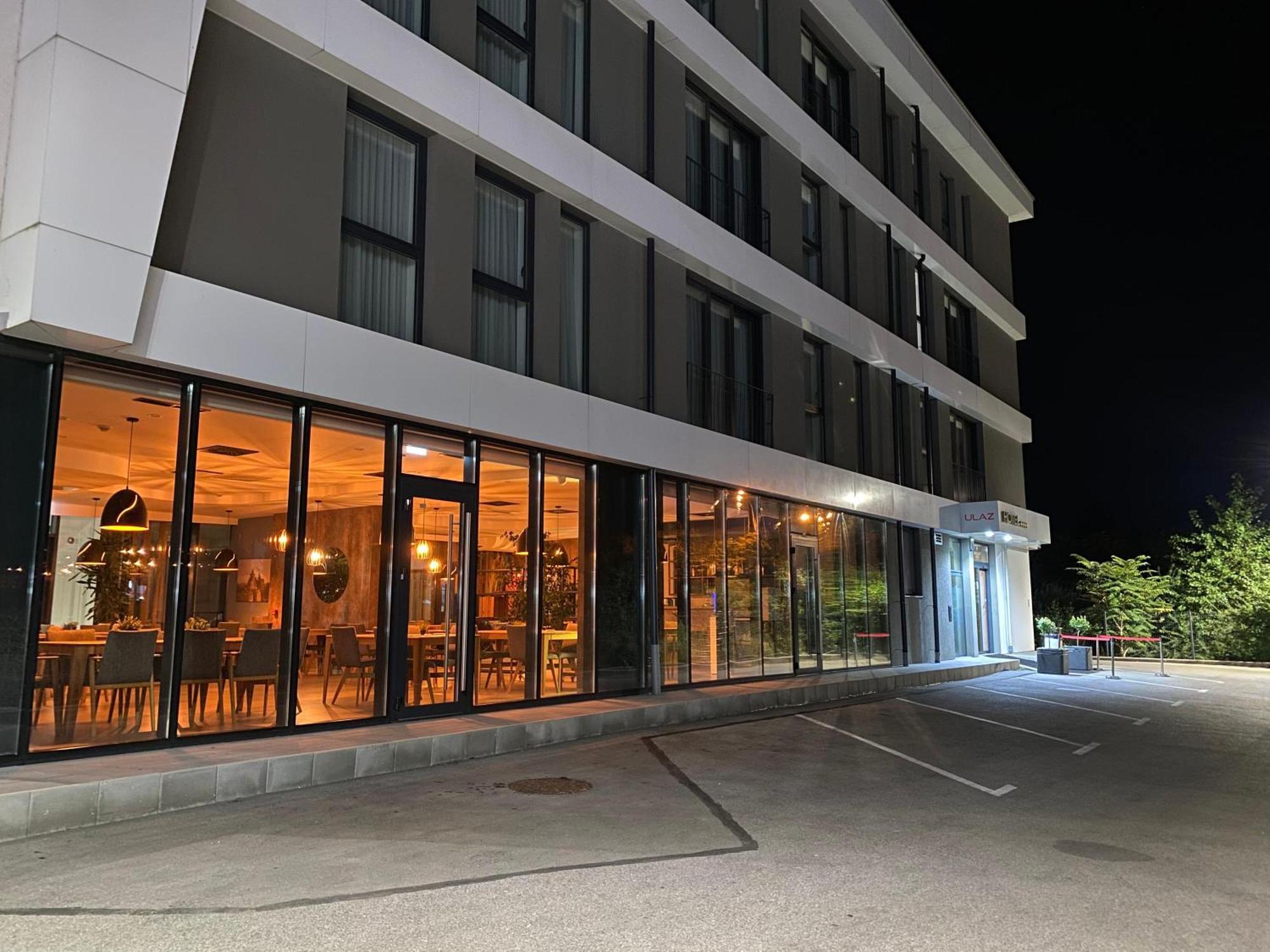 Hotel Gold Jet Bihać Esterno foto