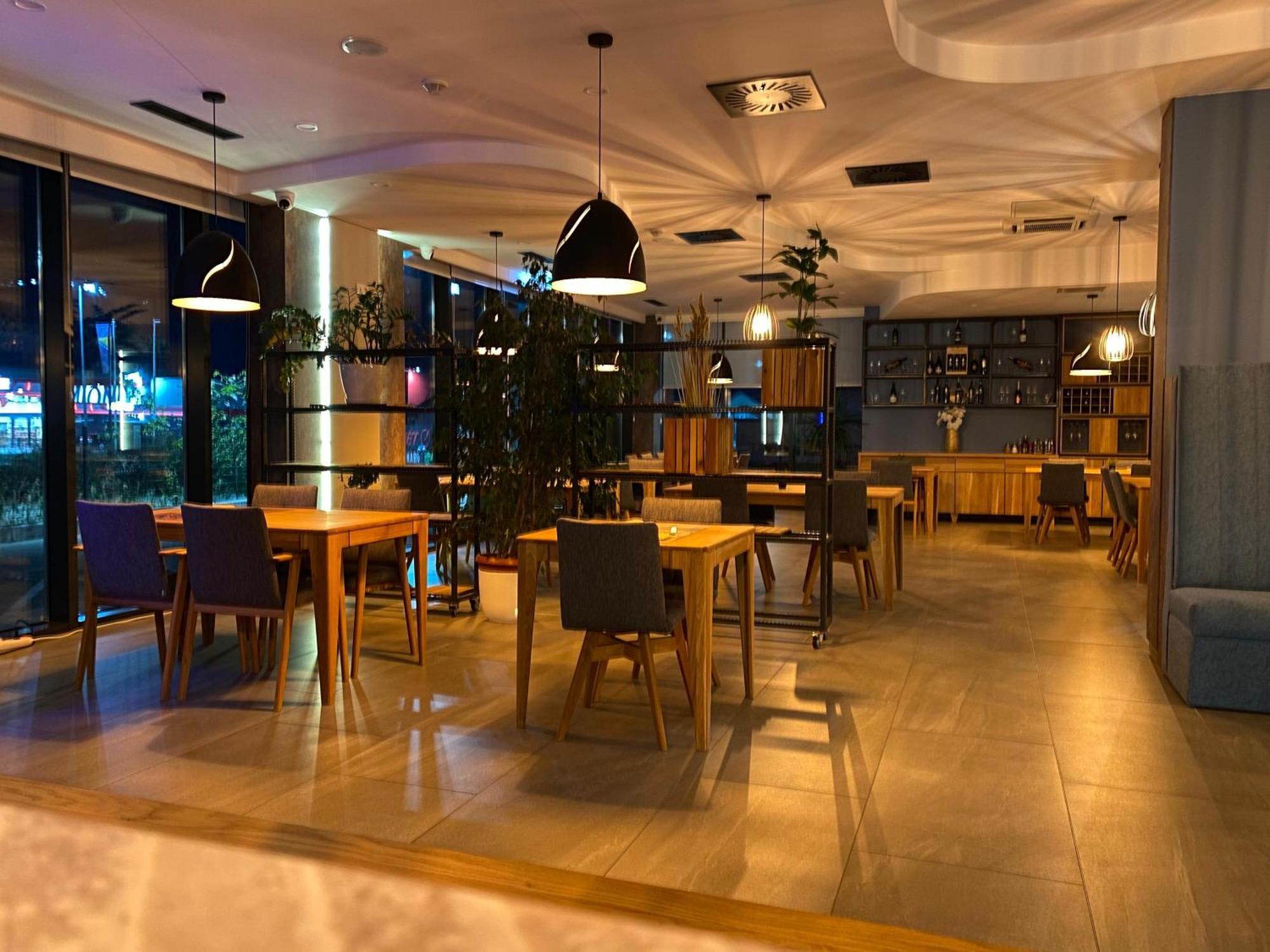 Hotel Gold Jet Bihać Esterno foto